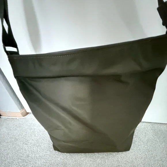 lululemon athletica Olive Crossbody Bag - Picture 3 of 6